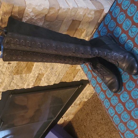 STUART WEITZMAN COMBAT LIKE BOOTS. 7.5 - Picture 12 of 12